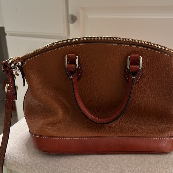 Dooney & Bourke cross body purse. - Picture 2 of 4